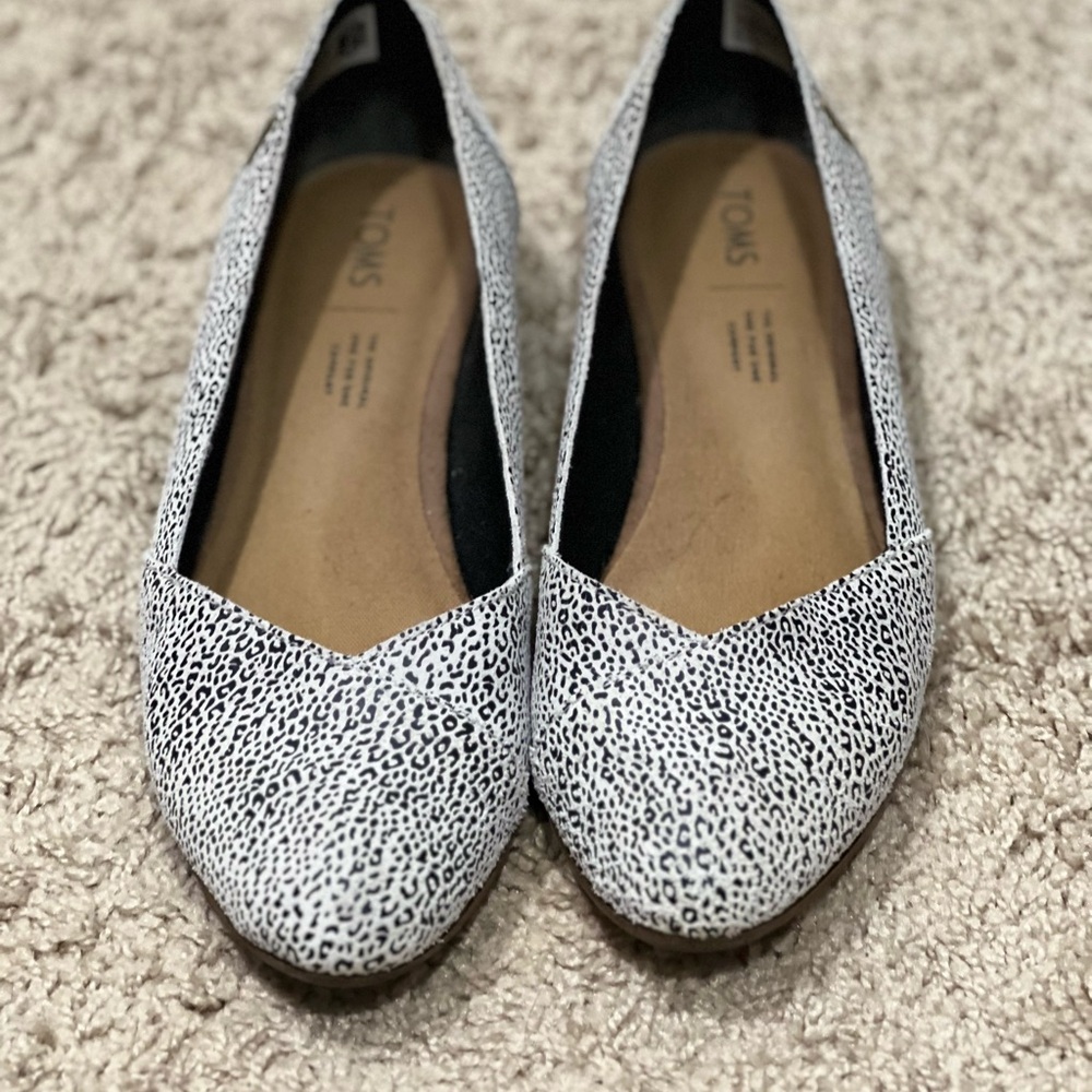 Toms Women's Speckled Black and White Loafers